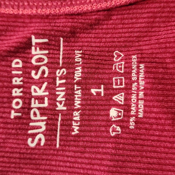 1X Torrid Super Soft Fushia Keyhold Top - Picture 4 of 4